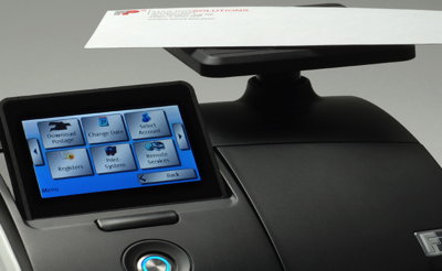 Der Touchscreen der Postbase-Frankiermaschine ermöglicht eine einfache Bedienung.